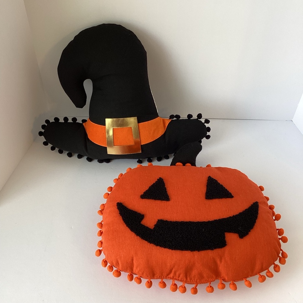 WAY TO CELEBRATE: lot of 2 Halloween throw pillows hat pumpkin